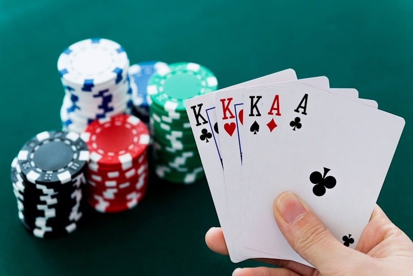 Xếp hạng hand so bài trong luật chơi Poker